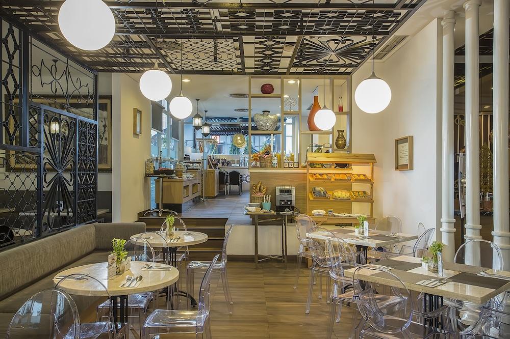 Khas Tugu Hotel Джокьякарта Экстерьер фото